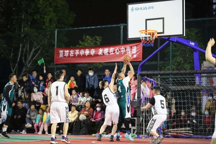 场比赛中追